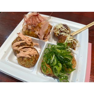 たこ焼き道楽わなか 道頓堀店

わなかの道頓堀店に行ってきました！
店内イートインスペースあり、暑い日には最高👍

味も4種類美味しかったです。

#大阪#大阪グルメ#大阪たこ焼き