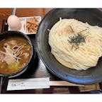 うどんちり本家 にし家本店
肉つけうどん。量が多くてびっくりしましたが、美味しくてツルッと食べれちゃいました。心斎橋のごちゃごちゃしてるとこにありますが、老舗のうどん屋さんです。