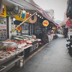 #東大門駅から北へ
#ありえないくらいの急坂
#その坂の上にある日常
#目当てのドーナツジョンス
#営業開始時間間違えた
#April 7, 2024