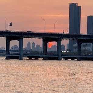 #漢江沈む夕日
#盤浦大橋レインボー噴水
#盤浦大橋歩いて渡る
#夜韓桜いと美し
#April 7,  2024