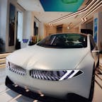 FREUDE by BMW / Tokyo

麻布台ヒルズにオープンしたBMWのブランド体験型ストア「フロイデ・バイ・ビーエムダブリュー」。“クルマを売らない”スタイルのショールームで、展示スペースには最新モデルから希少価値の高いモデルも！
カフェやストアも併設しているので、誰でも気軽に立ち寄れてちょっと休憩するのに便利なスポットです♪

#tokyo #tokyosightseeing #azabudai-hills #bluemoon