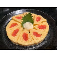 博多水炊き 大和

久しぶりの福岡で何を食べようか迷いましたが、水炊きをチョイスしました。

お肉は少なめなので、男性は追加したほうが良いかもですね。こちらの柚子胡椒がとってもおいしくお野菜と相性抜群😋

そして明太だし巻き玉子。世界一、いや、宇宙一美味しいかもしれない。

#福岡#天神#福岡グルメ#天神グルメ