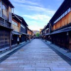 石川　金沢
ひがし茶屋街

早朝は人が少なく
街並みが静かな感じ

重要伝統的建造物群保存地区