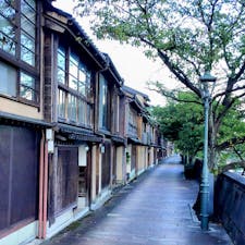 石川　金沢
主計町茶屋街

川沿いを散策

重要伝統的建造物群保存地区