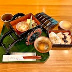 京都御苑
檜垣茶寮
御所車御膳　1800円
主菜は4種類から選ぶことができ、私は蒸し京都赤鶏が黒七味で味付けしてあるものを選びました。じゅんさいのお吸い物もとても上品なお味でした。
