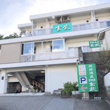 ペットも泊まれる！
【城崎温泉 KKR城崎玄武】

ペット宿泊用の館外施設がある、城崎温泉のホテル。
ペットのゲージには一つひとつモニターが取り付けられており、ホテルのフロントにあるビデオで、24時間ペットの様子を確認することができます。