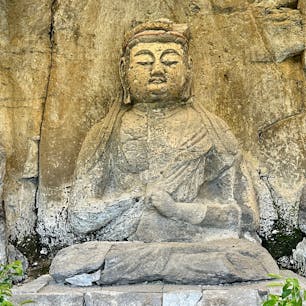 大分県
臼杵石仏(磨崖仏)
平安時代後期から鎌倉時代にかけて彫刻されたといわれており、現在61体全ての磨崖仏が国宝に指定されています。