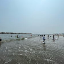#菖蒲田海水浴場

仙台から車を借りて海水浴場へ。

日本で3番目、東北で最古の海水浴場だそうです。

ライフセーバーさんや、シャワー、トイレ、更衣室、キッチンカーなど、ひととおり設備が揃っていておすすめです。

徒歩圏にある公園には遊具もたくさん。
天気もよく暑すぎず、満足度の高い場所でした⛱️