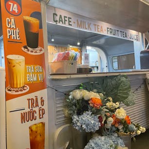 BANH MI 74 ホーチミン
ここのバインミーはめちゃくちゃ美味しい。エッグマヨネーズバインミーを食べました。因みに半分こ。パンも味も最高でした。この味が家の近くにあったら、毎週通います。
そして、カフェバクシウが気に入って、別日に持ち帰りもしました。