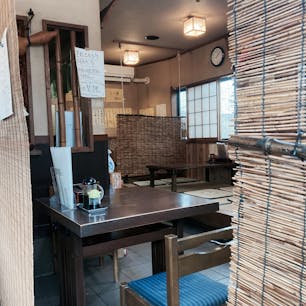 逗子編

念願の松喜庵で海老天そばをいただきました。
雨天だったけど、逗子に来たならば葉山もと思い、森戸大明神社にお参りがてら森戸海岸へ。葉山マリンまで20分ほど海沿いを歩きました。
曇天の海も広かった。

葉山マリンで、ステッカーと船の置物も買ったので家に飾っています🚢かわいい