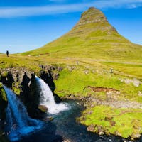 ケプラビーク空港でもパネルでお目にかかれますが、実物は…♪
横と正面、見る角度で全く印象が違うアイスランド版富士山🗻

アイスランド Kirkjufell & Kirkjufellsfoss