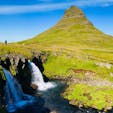 ケプラビーク空港でもパネルでお目にかかれますが、実物は…♪
横と正面、見る角度で全く印象が違うアイスランド版富士山🗻

アイスランド Kirkjufell & Kirkjufellsfoss
