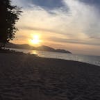 日が沈み始めたフェリンギビーチ。
辺りが暗くなり始めても、地元の子どもたちは元気に走り回っていました。
#マレーシア#ペナン島#サンセット
