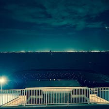 海ほたる

海に浮かぶパーキングエリア
不思議なところ。
何時間でもいられる。

#千葉県#木更津市