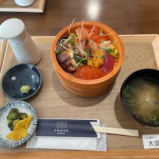 京都府〜夕日が浦〜🌊
琴引浜での海水浴の帰りに腹ごしらえ🤗
大盛りペロリん😋
美味しかった〜✌🏻