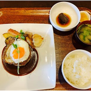 MEAT BOWL 41才の春だから
愛知県名古屋市中村区亀島2-1-1

#愛知　#洋食　#ハンバーグ