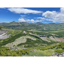 北海道・大雪山の「桂月岳」へ✨

黒岳から約30分、黒岳石室から約15分と、ちょっと足を延ばしたい方におすすめの山🏔️

黒岳石室を拠点にすれば子供でも登りやすく、ご来光スポットとしても人気🎶

カムイミンタラ（神々の遊ぶ庭）の景色を堪能してみて下さいね🤗