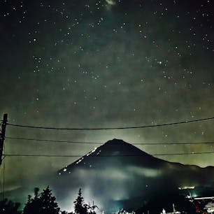 山梨県富士吉田市
ペルセウス座流星群
富士山🗻