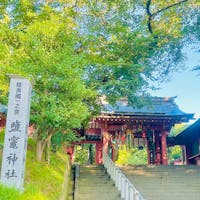 8月8日(木) 鹽竈（しおがま）神社⛩️

早朝7時前にお参りしたので、他にお参りしている人もあまりおらず、ゆったりとした時間を過ごすことができました。

なぜかは分からないのですが、前に投稿した志波彦神社と合わせてとても心惹かれまして、旅の最終日の8/14にももう一度お参りしたのです。心に響く何かがあったかとは思うのですが上手く言語化できません。。

御朱印も8/14には無事いただくことができました。

見晴らしの良い山の上で、天気にも恵まれ最高でした☀️

この神社は東北でお参りした中でも特におすすめです！ぜひ機会があればお参りしてみてください！