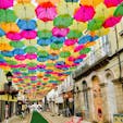 ポルトガル🇵🇹アゲダの傘祭り。
街中が傘やお花で彩られて、写真スポット満載です。
前日にアヴェイロ駅近くのホテルに泊まって、朝8時前の列車で行ったら観光客もまだ少なく、写真取り放題でした。
2024.7.15