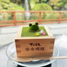 下呂温泉　水明館
ロビーラウンジ　エビアン

抹茶ティラミス
この可愛さ💕
食べても美味しい😋
枡は持って帰れます（新品をくれます）