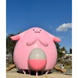 【ラッキー公園】in福島県郡山市

なんとあのポケモンのラッキーがシンボルの公園が福島県に4ヶ所あります✨
その一つの郡山市開成山公園内にあるラッキー公園にお邪魔しました✨
3月下旬に行ったので少し桜🌸も咲いていてラッキーのピンク色とマッチして少し桜🌸も楽しめました✨
ラッキーの中にも入れて、ベロリンガの滑り台や、ピカチューのベンチなど色々な遊具があり隣には開成山公園の遊具もありどちらも行き来しながら遊べちゃいます✨
ちなみにポケふたと言われているポケモンのマンホールの蓋も見つけることができました✨

2023.3