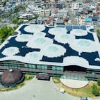 岐阜
みんなの森　ぎふメディアコスモス

上から見ると奇妙？

いろんなところで本が読める
サインも素敵な図書館でした。