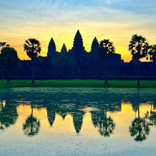 朝焼けのアンコールワット