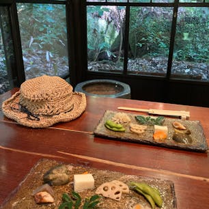 20240816

福岡　秋月　ちきた

開店と同時に入ってあっという間に満席
窓の外には緑と川も流れていて
涼しくて美味しくいただけました