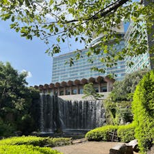 Hotel New Otani Tokyo

夏らしい緑が広がる日本庭園が魅力の「ホテルニューオータニ東京」。400年余りの歴史ある1万坪の庭園には、高さ6mの大滝をはじめ、枯山水や太鼓橋、大きな鯉が泳ぐ清泉池など。日本情緒に浸ることができる最高の庭園です。

#tokyo #tokyosightseeing #hotelnewotanitokyo #bluemoon