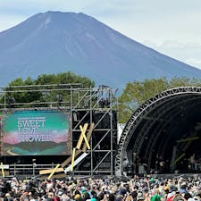 sweetloveshower2024
本日まで、山中湖交流プラザきららにて、コンサートをしています。
フェス飯を楽しめて、
富士山をバックに聴けるフェス
最高ですよ！！

#sweetloveshower
#山中湖
#富士山
#フェス飯
#サカナクション
#羊文学