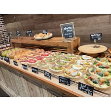 PAN DEL SOL

博多座の近くの商店街にOPENしたパン屋さん🍞

OPENと同時にたくさんのお客さんで繁盛していました😊

イートインもありますよ✨

#福岡#福岡グルメ