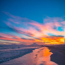 鵠沼海岸で見えた夕焼けの富士山です