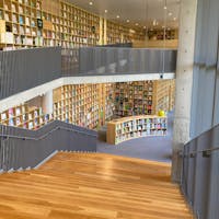 兵庫
こども本の森神戸
たくさんの絵本に囲まれて
楽しいひと時
安藤忠雄氏設計