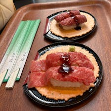 滋賀県/千成亭（八幡堀店）

1階で近江牛の握り寿司を頂きました。
コロッケや自社ブランドのお土産も販売しています。
2階にレストランがあります。

#puku2"24
#puku2'09
#puku2青春18きっぷ旅
#滋賀#近江八幡#グルメ