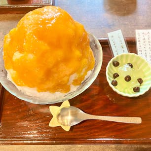 【手作りあんみつの店みつばち】
河原町今出川を下がったとこにある甘味処
千葉県産の天草という海藻から作った寒天を使ったあんみつと夏場期間限定のあんず氷が人気です