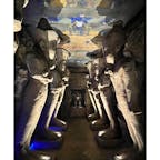 【ウェアハウス 草加店】in埼玉県八潮市

不思議なゲームセンター✨
入り口付近からエジプト感を感じるのですが中に入るとスフィンクスがお出迎えしてくれます✨　お子様はここを通るのは少し勇気がいるかも💦　ここを通ると中にクレーンゲームやスロット系などのアミューズメントパークとなっています✨
外観などですでに期待値が上がっておりましたが楽しみにしていたクレーンゲームは全然とれないし、魅力的な商品があまりなかったです😭　隣のアートな建物ではビリヤード🎱ができちゃいます✨

2024.9.8🍂