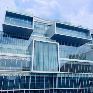 大阪　枚方T-SITE

外観も中もおしゃれな建物

本を通してライフスタイルを
提案する商業施設