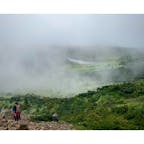 魔女の瞳で人気の「一切経山」（福島県）へ🥾♪

吾妻連峰を構成する一座で、山頂からの大眺望や魔女の瞳と呼ばれる「五色沼」が人気です❣️

あいにくのお天気で眺望はありませんでしたが、今も活動中の活火山の迫力を感じながらの山歩きは楽しかったです✨

吾妻連峰の中では比較的気軽にチャレンジできる山かと思うので、ぜひ登ってみて下さいね🤗