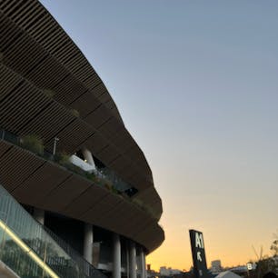 夕陽と木目のフォルムが素敵