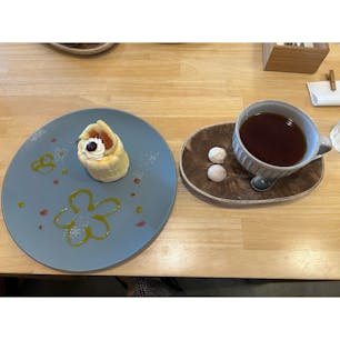 兵庫県/パティスリー&カフェ　ピケ

住宅街の一角にある可愛い雰囲気のカフェ
店舗へ入る道は少し狭いのですが、駐車場もカフェ内も広々として、ゆったりと過ごすことができます。
季節のケーキ（いちじく）と紅茶をいただきました。
メレンゲの焼き菓子も美味しかったです。
ランチもあるので、リピしたいと思います。

#puku2'24
#puku2"09
#puku2オトナ女子会
#兵庫#加古川#グルメ