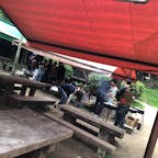 【寝屋川市野外活動センター（ＮＯＡ）】大阪
金剛生駒 紀泉国定公園の山に囲まれた、自然豊かな中にある施設です。
テント付きのテーブル＆椅子、調理場もあり、炭火焼きコンロ、お皿なども借りることができ、宿泊できるロッジ、共有のシャワーもあります。
調理場には薪で火を起こす場所もあり、薪ももちろん、ここで購入できます。
楽しいBBQでたっぷり遊んだ後に、すぐロッジで寝られるのが良いです^^