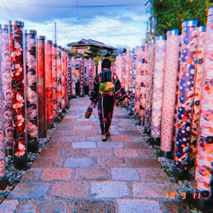 京都、四条河原の寺町美人さんで2500円で浴衣の着付けとレンタルをしていただいて、嵐山まで600円のバスフリー切符で遠出✨