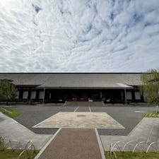 三十三間堂

また来てしまいました、三十三間堂。
千手観音像は圧巻ですね。
頭痛封じの御守りをもらいに来ました。