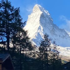 スイス　ツェルマット

マッターホルン見えてよかった。

普通のカフェでカフェラテ一杯1200円…

スイス行く途中に寄ったコモ湖。