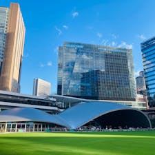 大阪
グラングリーン大阪
ロートハートスクエアうめきた
PLAT UMEKITA

波打った大屋根が素敵

SANAA設計