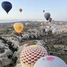 トルコ🇹🇷 
カッパドキアとイスタンブール
とっても親日✨
自然を堪能できたり、自然の中に歴史が混ざっていて勉強になったり…。
おもしろい国でした❗️