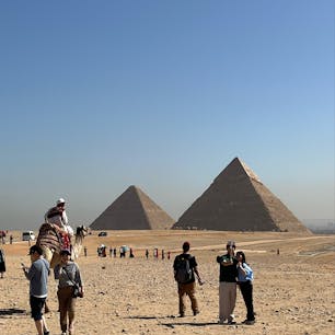 エジプト🇪🇬
ギザ‼️
大きさ、歴史の凄さ、圧巻です❗️
考古学博物館もよかったです。
もうすぐの大エジプト博物館オープンにも日本の力が大きく関係しているようで、日本語でもガイドが聞けるとか⁉️