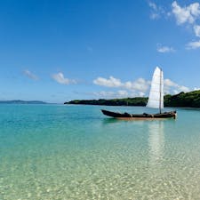 竹富島・コンドイ浜にて。透明度が高い穏やかな海で、海水浴におすすめです。