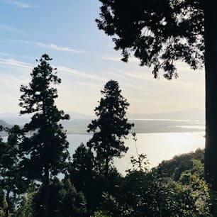 滋賀　長命寺

夕暮れ時の琵琶湖に
夕日が光る眺め